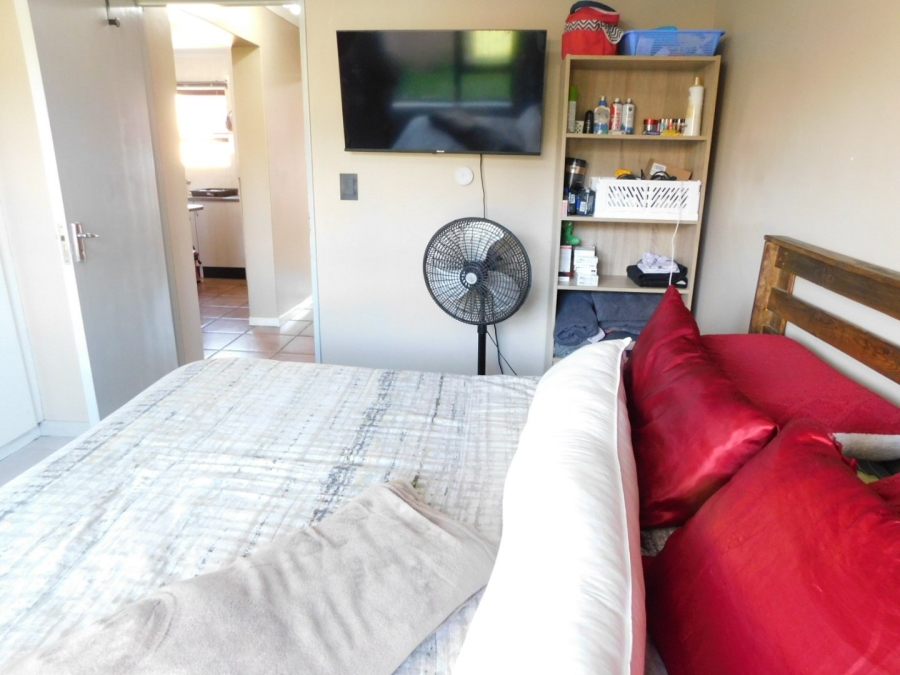 2 Bedroom Property for Sale in Pine Acres Western Cape